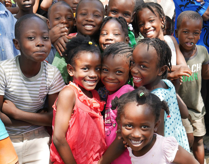 A group of children from Simon Pele 