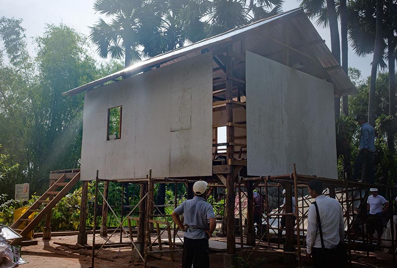 housing poverty in Cambodia - building new homes