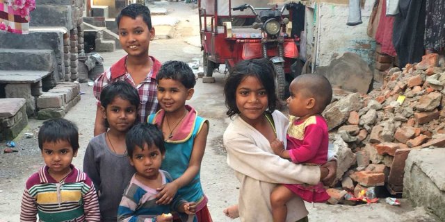 india slums urbanisation children