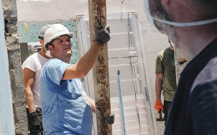 volunteer in brazil building homes with habitat for humanity