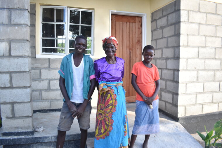 Emily-Mleso-and-grand-children-standing-in-front-of-their-Habitat-house-UNDP-China-Project-Jenala-Phalombe-11-June-2021 Malawi