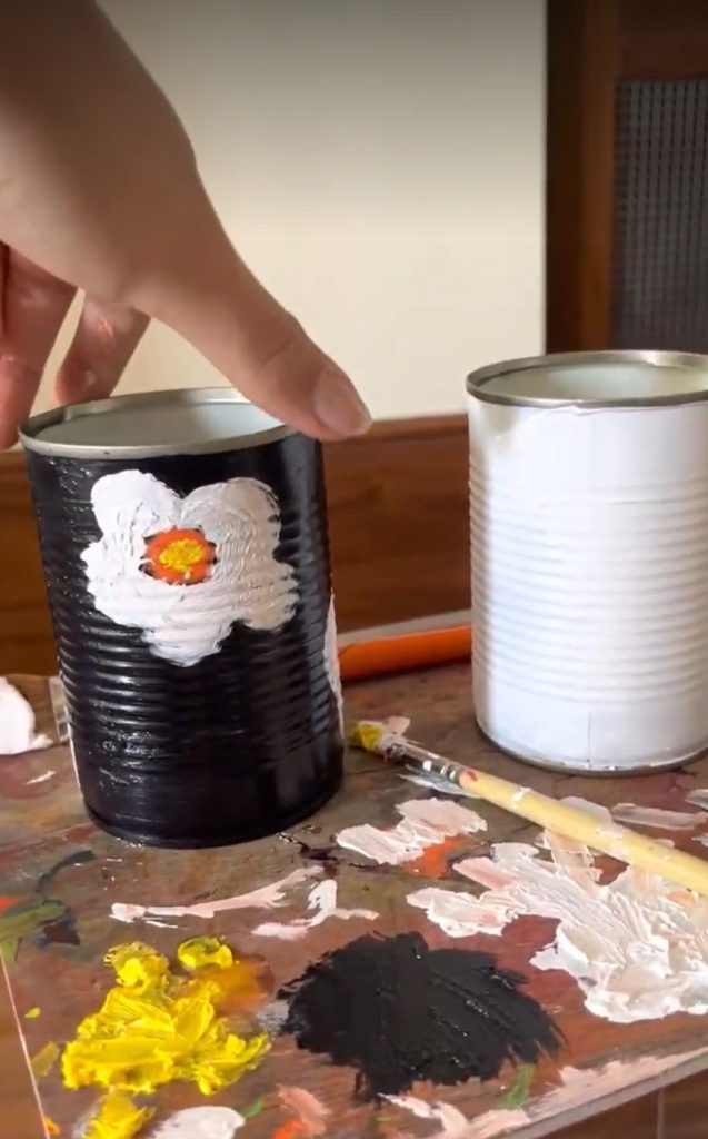 layla ASL upcycling flower pots