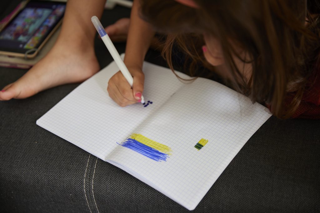 ukraine flag drawing by a young refugee
