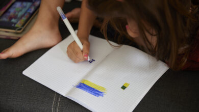 ukraine flag drawing by a young refugee