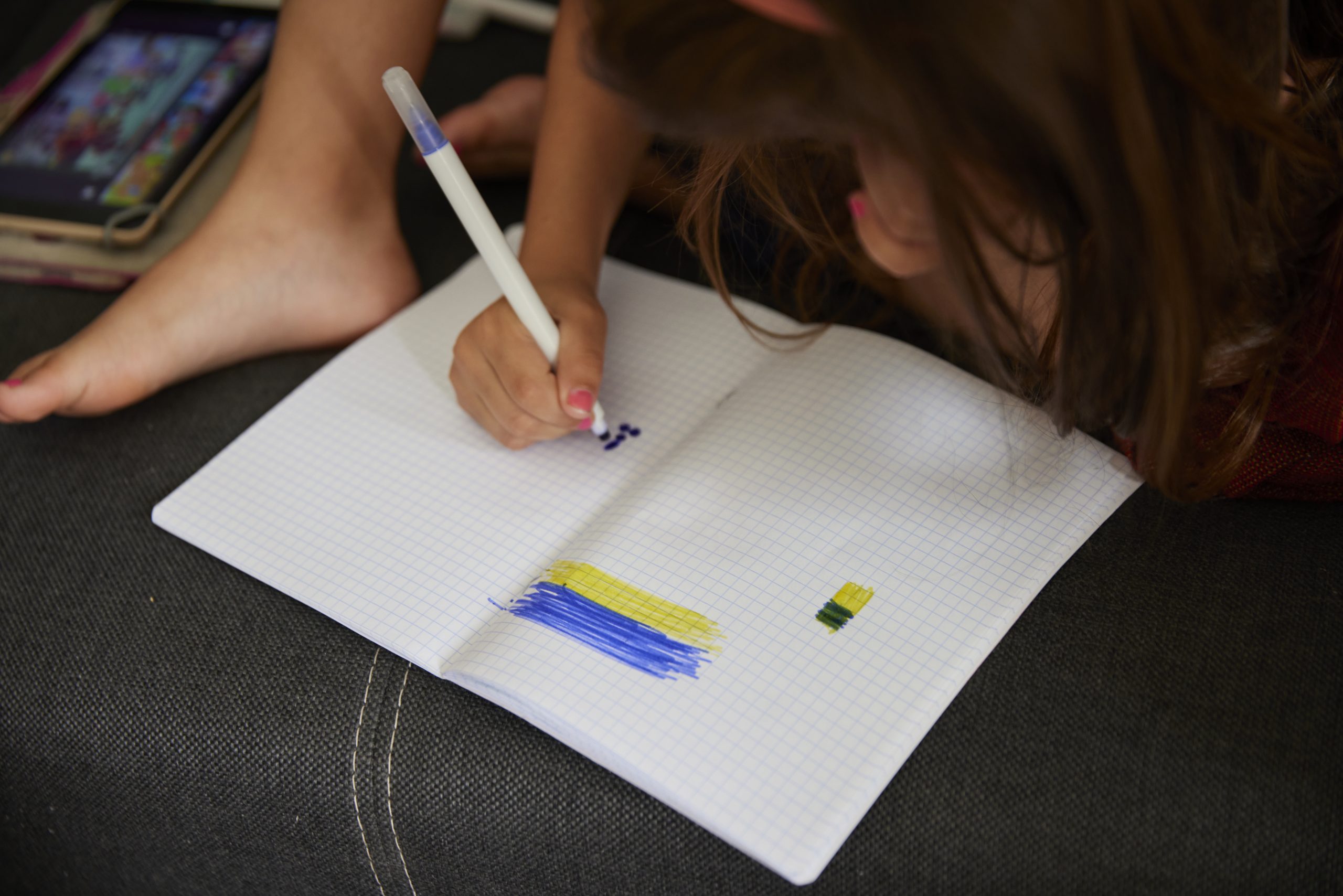 ukraine flag drawing by a young refugee