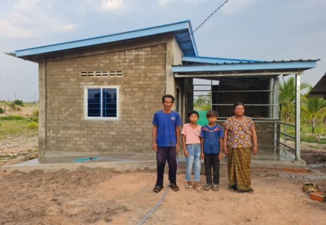 New Start New Life Thanks to support from Touchstone, Habitat Cambodia recently completed a three-year project called Chapadeum Chivet Thmey ("New Start, New Life") which built 17 new houses, upgraded 21 houses, built 10 latrines, trained 38 family representatives in financial literacy and livelihood skills, and provided 17 families with micro-finance livelihood start-up support.