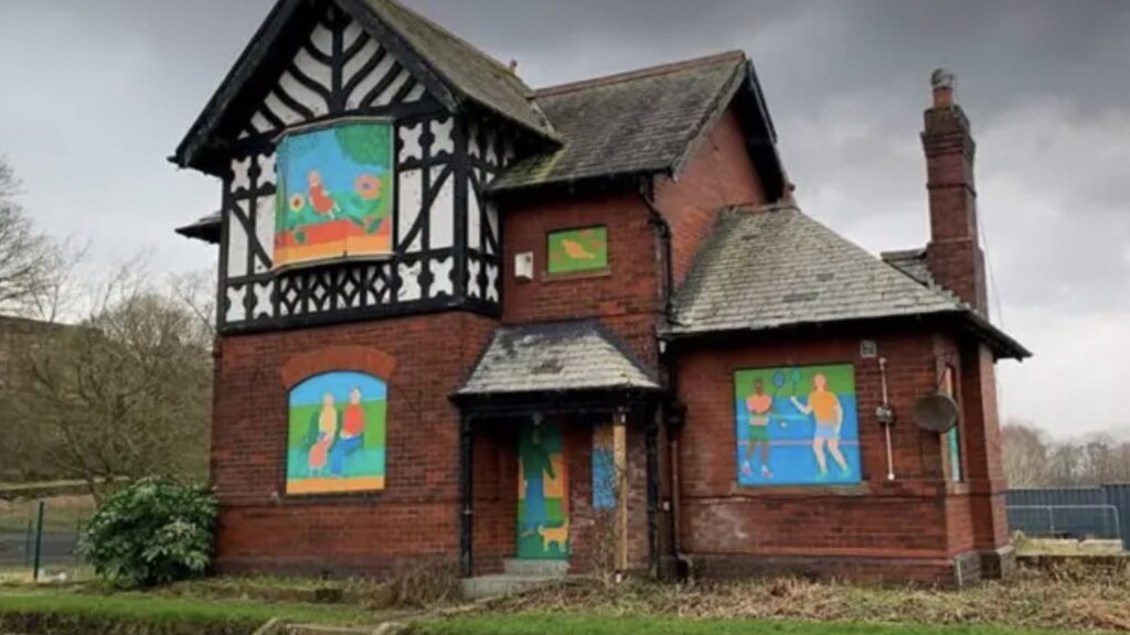 Vacant park lodge to be restored after a decade